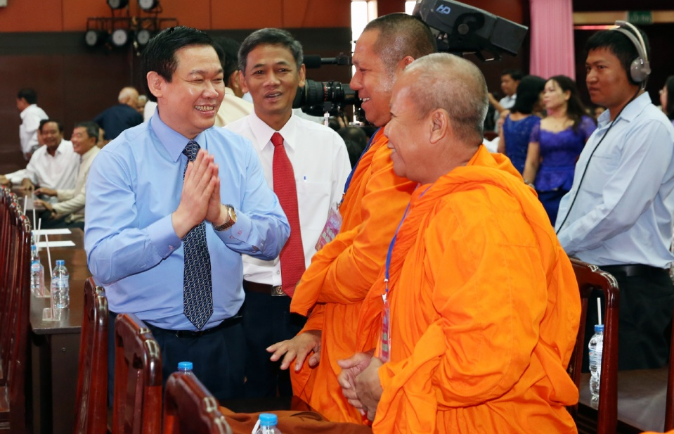 Phó Thủ tướng Vương Đình Huệ mừng Tết Chol Chnam Thmay