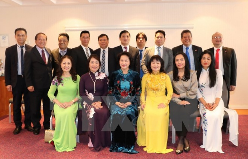 Chủ tịch Quốc hội gặp mặt đại diện người Việt tại châu Âu
