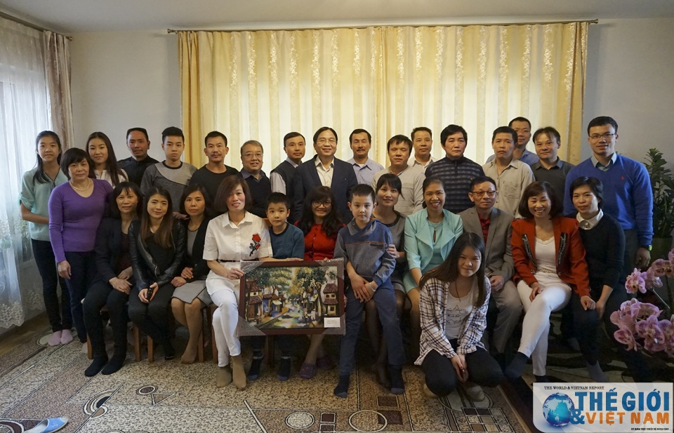 Đại sứ Vũ Đăng Dũng gặp gỡ Cộng đồng người Việt Nam tại Litva