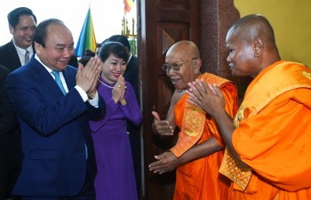 Thủ tướng đến chào Đại Tăng thống, tiếp Hội hữu nghị Campuchia - Việt Nam