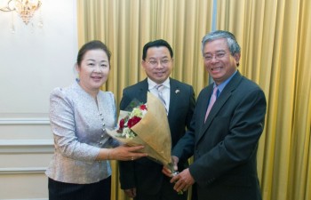 Đại sứ Phạm Quang Vinh chúc Tết tại Đại sứ quán Lào