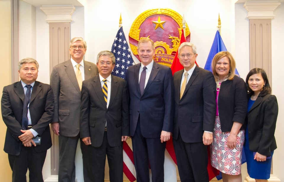 Đại sứ Phạm Quang Vinh tiếp đoàn đại diện cấp cao Đạo Mormon
