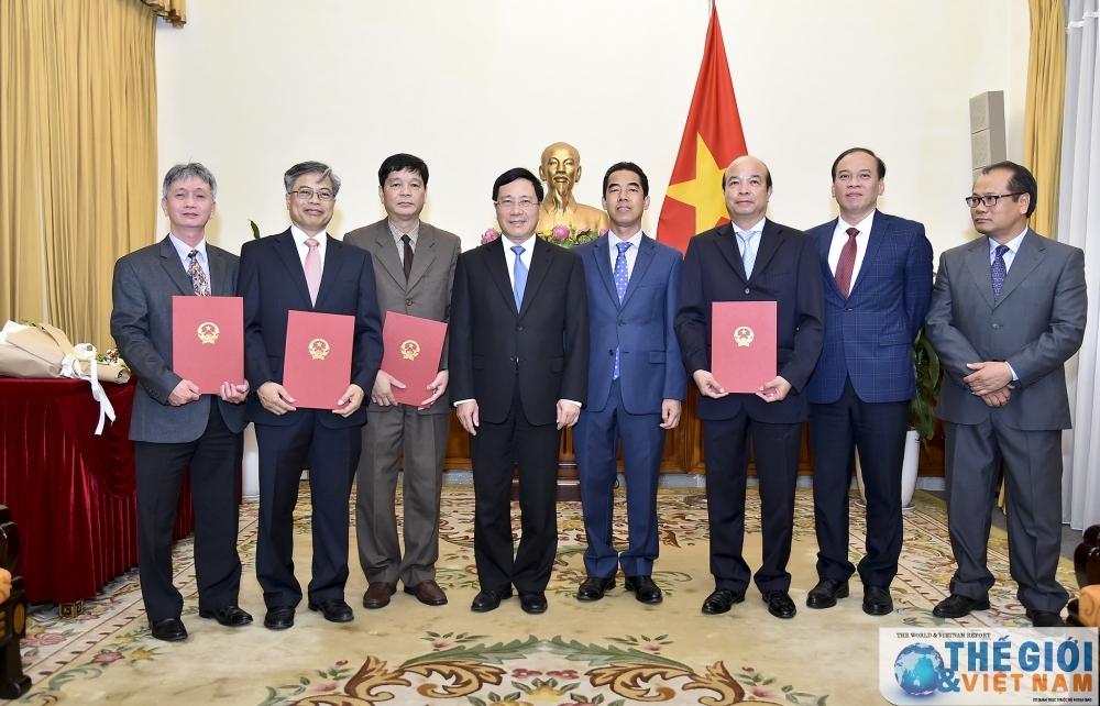 Phó Thủ tướng, Bộ trưởng Phạm Bình Minh trao quyết định bổ nhiệm Tổng Lãnh sự