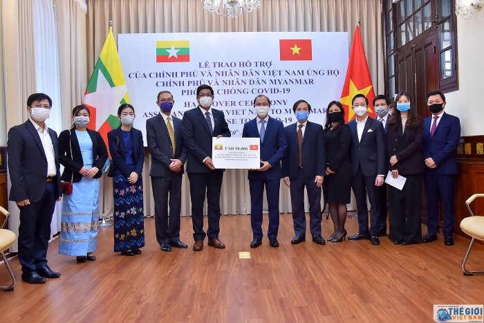 vietnam presents 50000 usd for myanmars covid 19 fight
