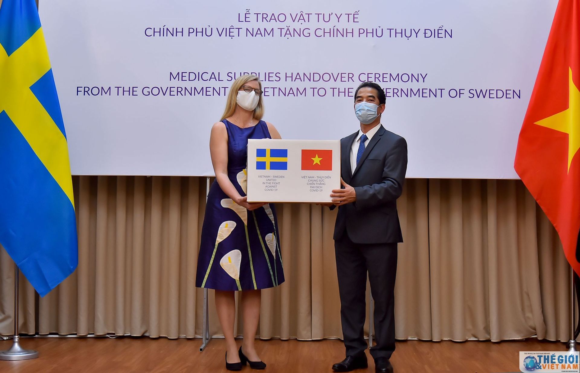 Việt Nam trao tặng vật tư y tế phòng, chống Covid-19 cho Thụy Điển