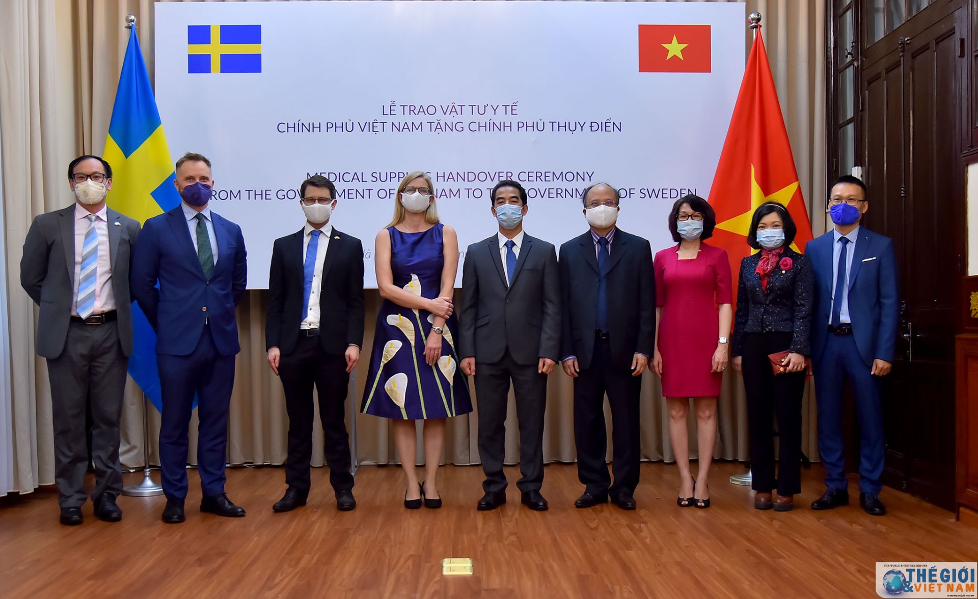 Việt Nam trao tặng vật tư y tế phòng, chống Covid-19 cho Thụy Điển viet nam trao tang vat tu y te phong chong covid 19 cho thuy dien