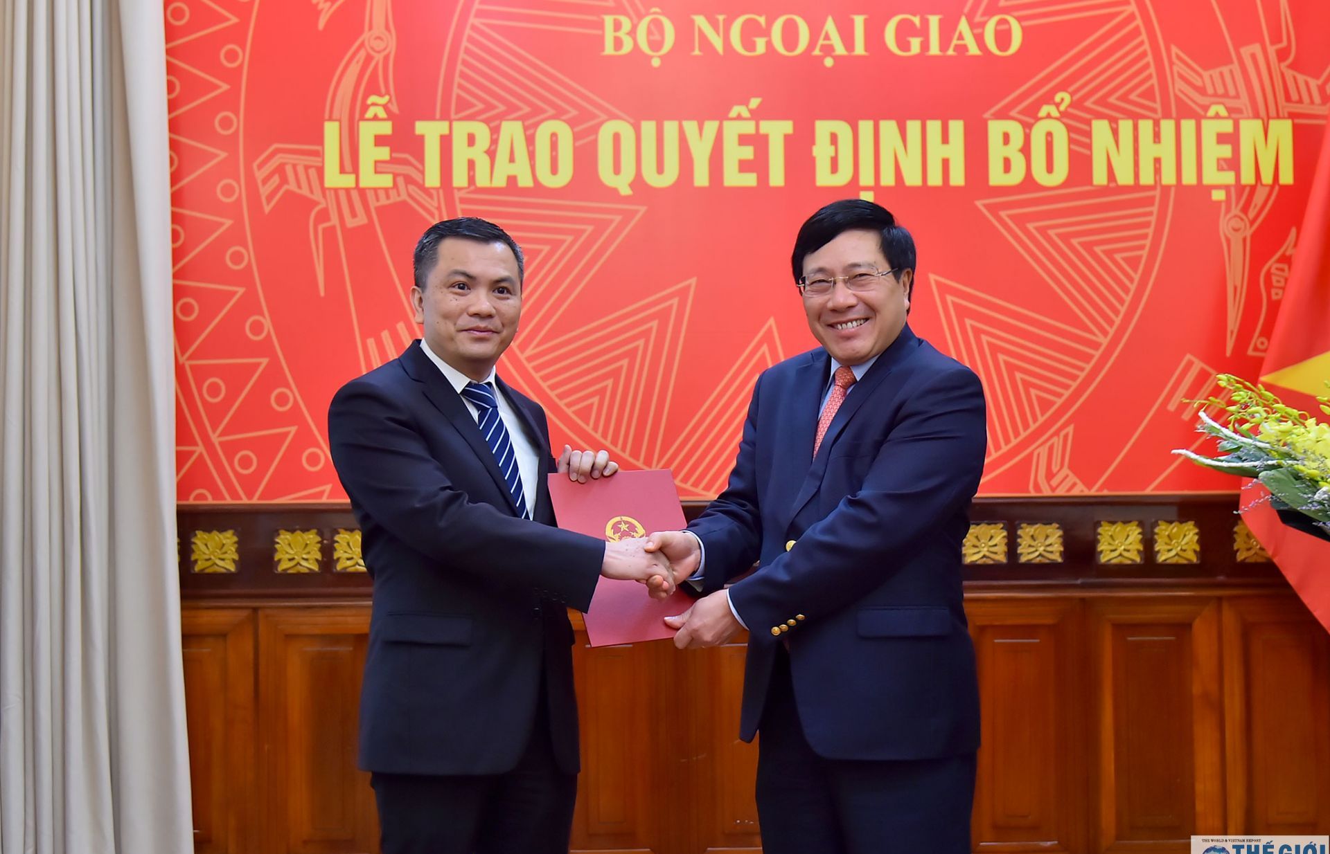 Trao quyết định bổ nhiệm Vụ trưởng Vụ Đông Bắc Á, Bộ Ngoại giao