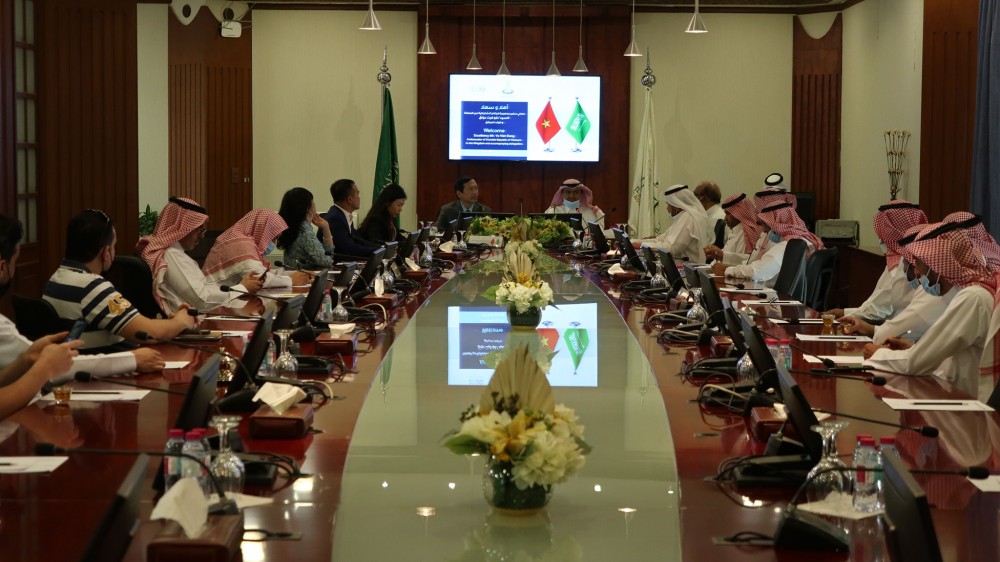 Đại sứ Vũ Viết Dũng thăm, làm việc, xúc tiến thương mại - đầu tư tại tỉnh Qassim, Saudi Arabia