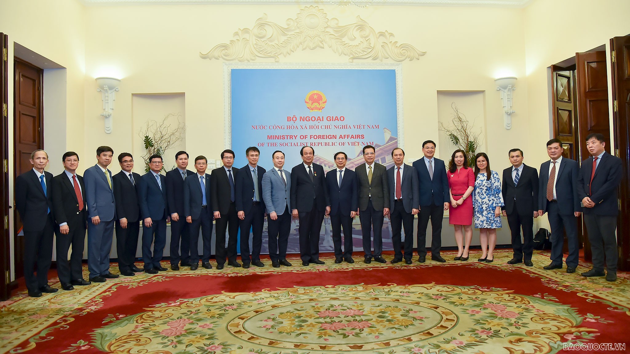 Bộ Ngoại giao trao Kỷ niệm chương Vì sự nghiệp Ngoại giao Việt Nam cho ông Mai Tiến Dũng