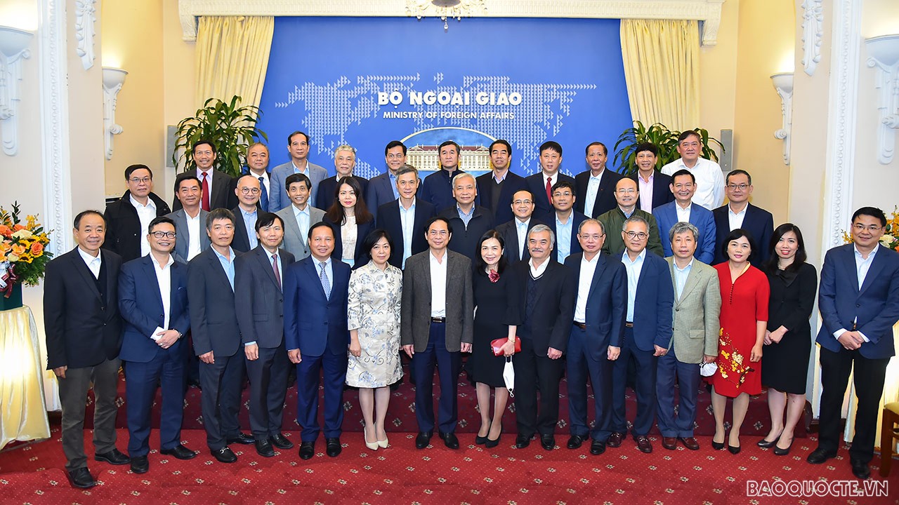 bo truong ngoai giao bui thanh son gap mat truong co quan dai dien het nhiem ky ve nuoc cac nam 20202021