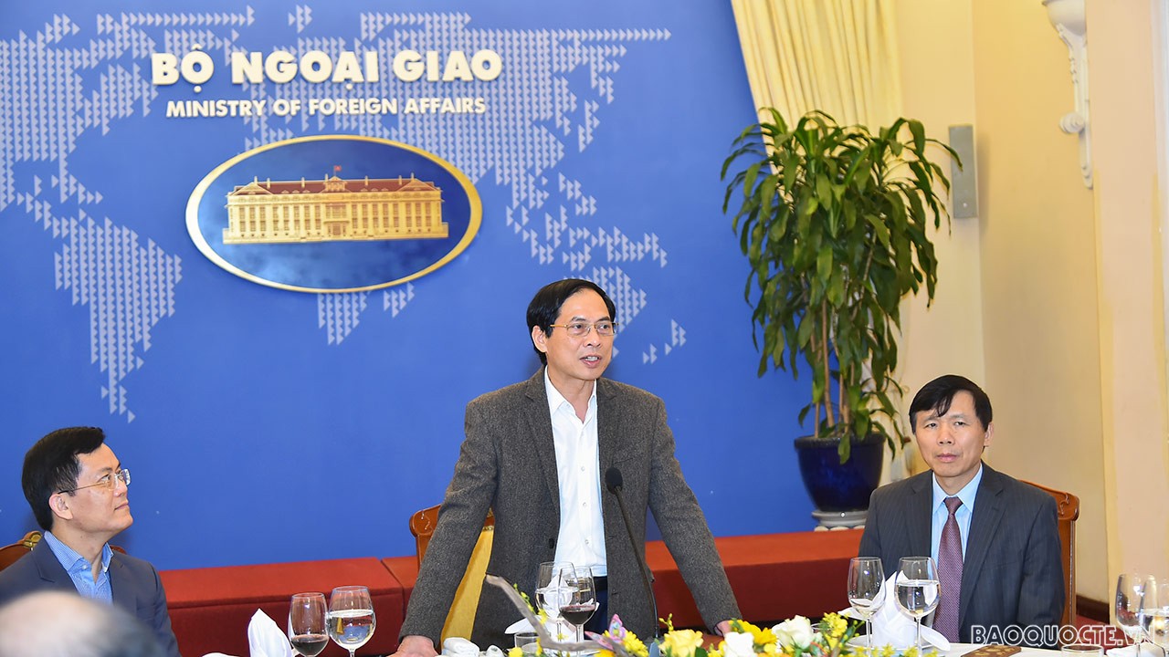 Bộ trưởng Ngoại giao Bùi Thanh Sơn gặp mặt Trưởng cơ quan đại diện hết nhiệm kỳ về nước các năm 2020-2021