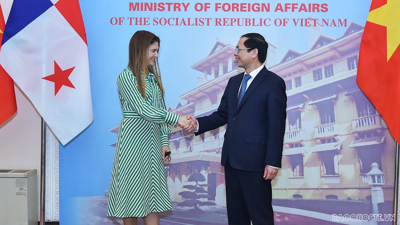 Vietnam, Panama seek to deepen all-round partnership