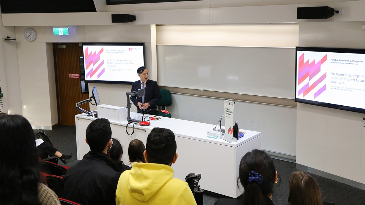 Đại sứ Nguyễn Tất Thành đã có buổi nói chuyện về chủ đề “Chính sách đối ngoại của Việt Nam và quan hệ Việt-Australia” tại Đại học Macquarie, thuộc bang New South Wales, Australia.