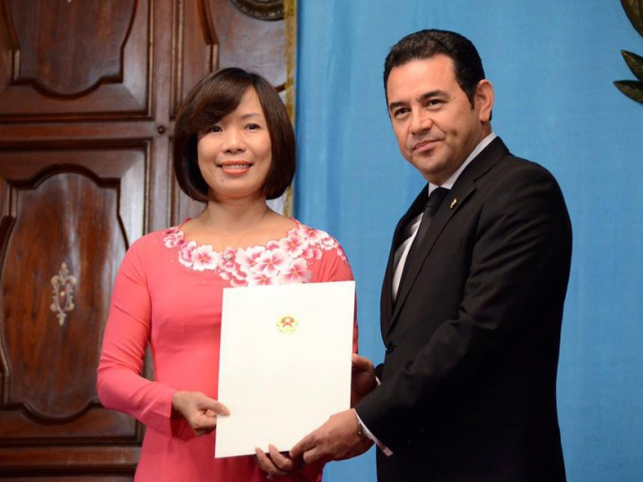 Đại sứ Việt Nam trình Thư Uỷ nhiệm lên Tổng thống Guatemala