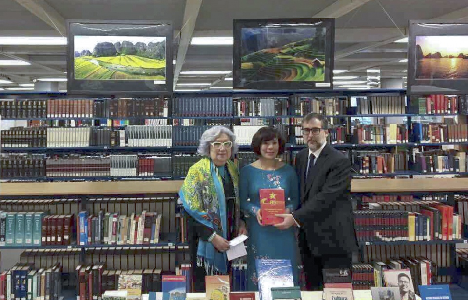 Triển lãm ảnh và sách về Việt Nam tại Viện Nghiên cứu Mexico
