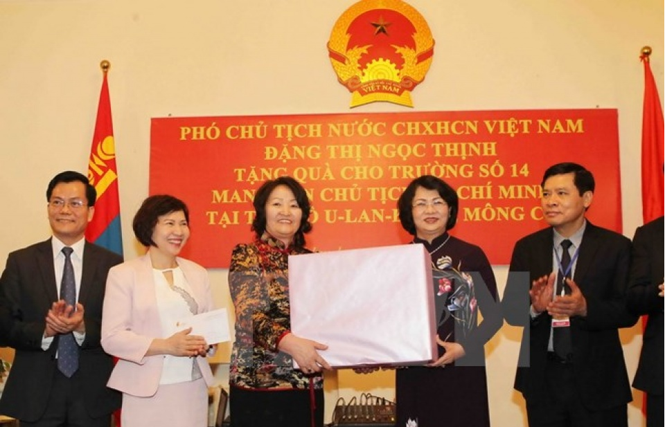 Phó Chủ tịch nước gặp gỡ những người Mông Cổ ủng hộ Việt Nam