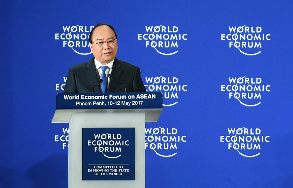 Việt Nam nhận chuông nước chủ nhà WEF ASEAN 2018