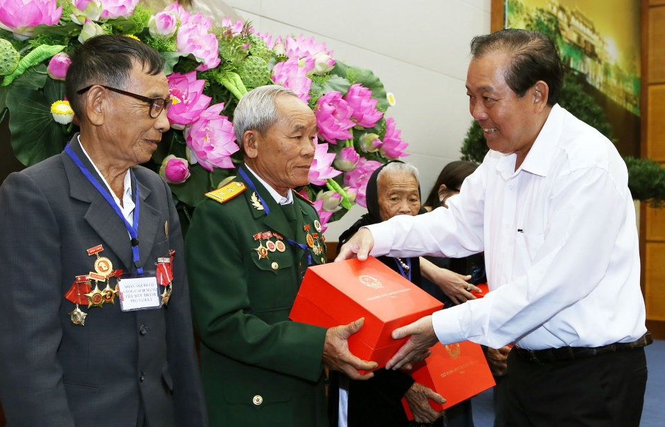 Phó Thủ tướng Thường trực tiếp đoàn đại biểu người có công với cách mạng tỉnh Quảng Nam