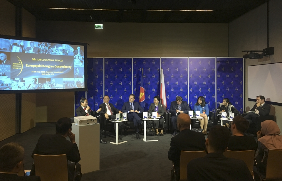 Đại sứ Vũ Đăng Dũng tham dự Diễn đàn Kinh tế châu Âu lần thứ 10 tại Ba Lan