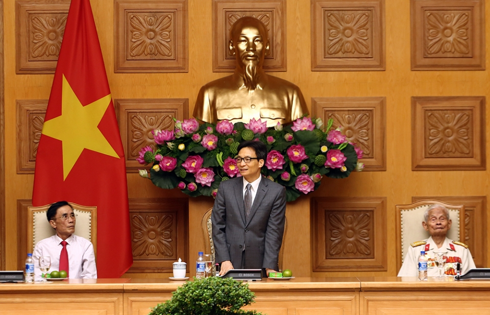 Phó Thủ tướng Vũ Đức Đam tiếp đoàn người có công tỉnh Nghệ An