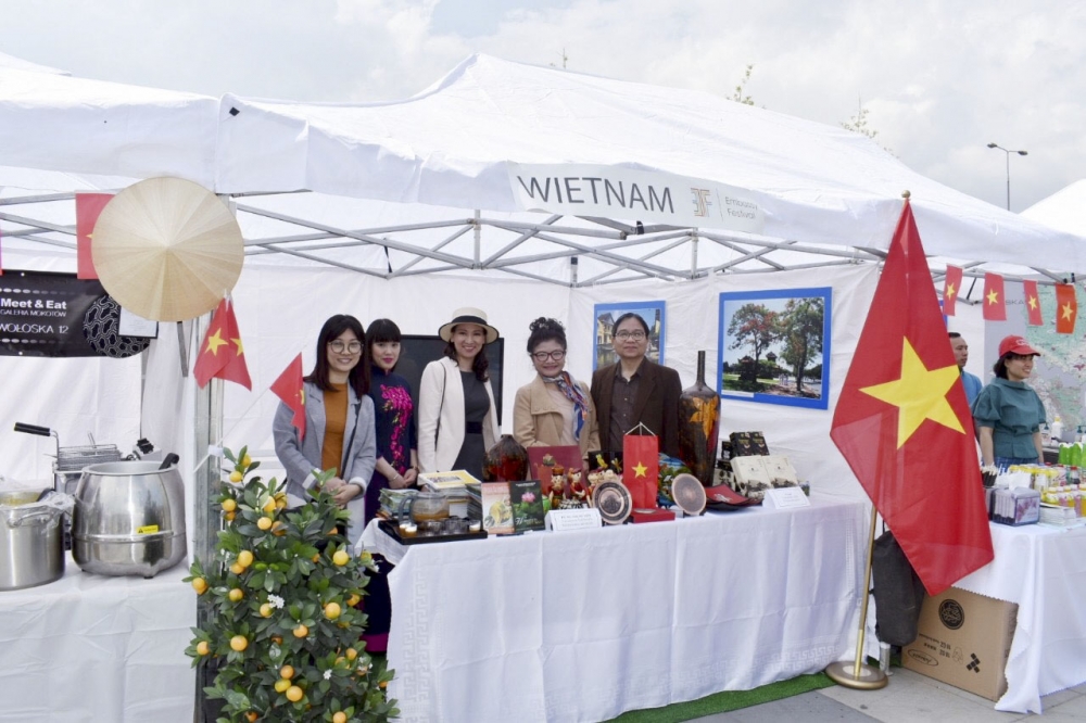 viet nam tham du embassy festival lan thu nhat tai ba lan