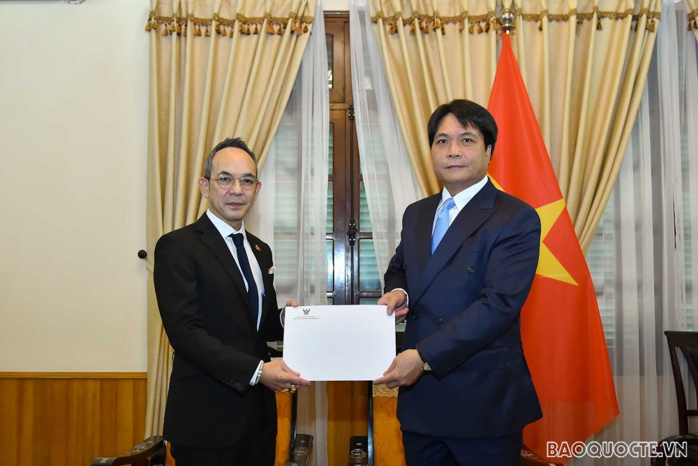Cục trưởng Cục Lễ tân Nhà nước tiếp các Đại sứ Chile và Thái Lan trao bản sao Ủy nhiệm thư