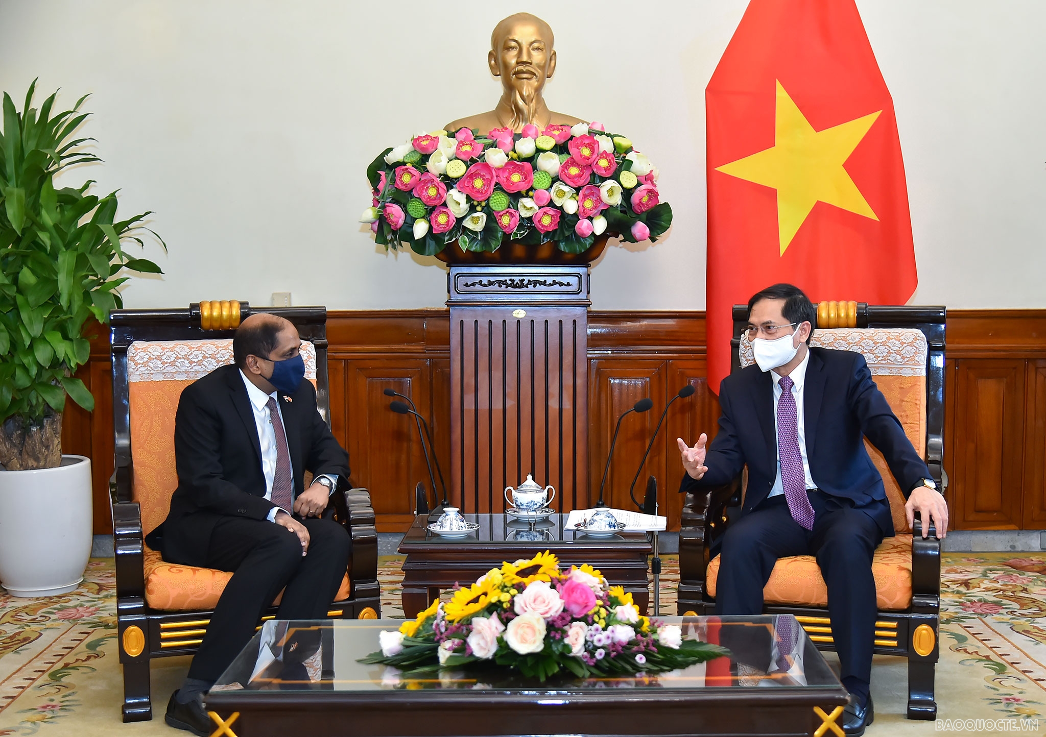 Chiều ngày 26/5, Bộ trưởng Ngoại giao Bùi Thanh Sơn đã tiếp Đại sứ Jaya Ratnam đến chào xã giao sau khi bắt đầu nhiệm kỳ tại Việt Nam. (Ảnh: Tuấn Anh)