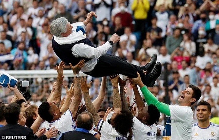 HLV Ancelotti vô địch La Liga 2021-22 cùng Real Madrid (Nguồn: Reuters).