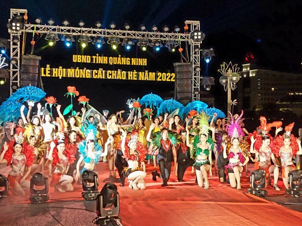 Màn trình diễn Carnaval tại sự kiện Móng Cái chào hè. (Nguồn: TTXVN)