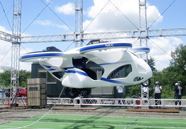 Ôtô bay là loại phương tiện lai giữa máy bay không người lái và trực thăng. (Nguồn: Kyodo)