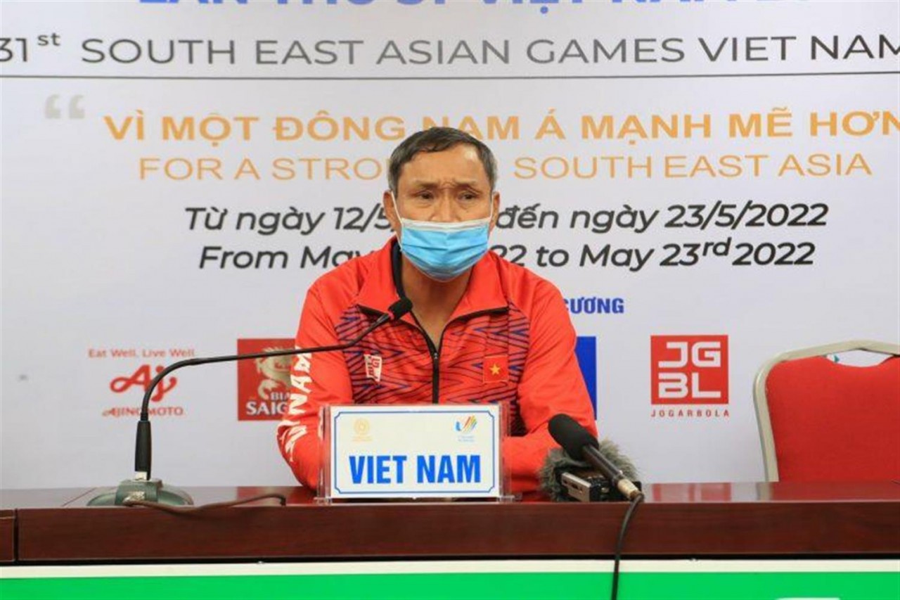 HLV trưởng Mai Đức Chung tại cuộc họp báo Chiều ngày 8/5 tại SVĐ Cẩm Phả, Quảng Ninh - nơi đăng cai môn bóng đá nữ của SEA Games 31. (Nguồn: seagames2021.com)