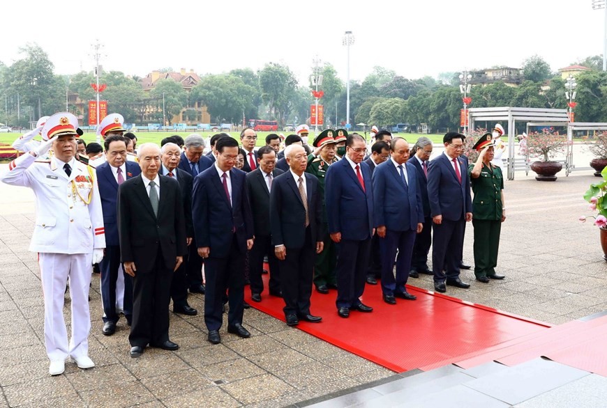 Kỷ niệm 132 năm Ngày sinh Chủ tịch Hồ Chí Minh: Lãnh đạo Đảng, Nhà nước vào Lăng viếng Bác