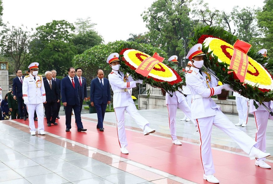 Kỷ niệm 132 năm Ngày sinh Chủ tịch Hồ Chí Minh: Lãnh đạo Đảng, Nhà nước vào Lăng viếng Bác