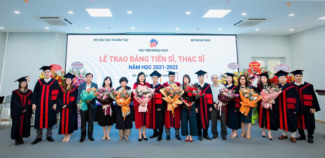 Học viện Ngoại giao trao bằng Tiến sĩ, Thạc sĩ năm học 2021-2022