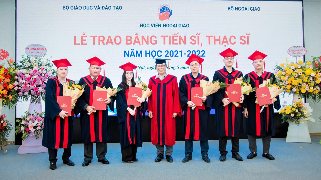 Học viện Ngoại giao trao bằng Tiến sĩ, Thạc sĩ năm học 2021-2022