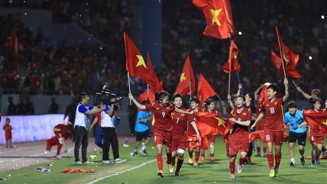 SEA Games 31: Đoạt huy chương Vàng, đội tuyển bóng đá nữ Việt Nam nhận vô số lời khen và mưa tiền thưởng