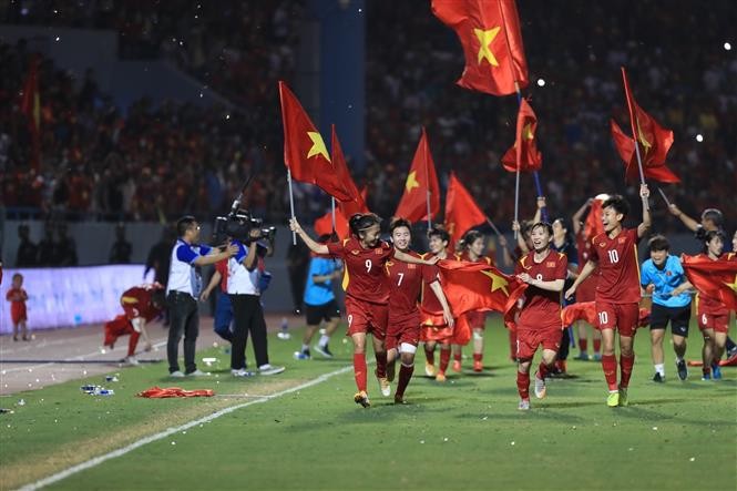 SEA Games 31: Đoạt huy chương Vàng, đội tuyển bóng đá nữ Việt Nam nhận vô số lời khen và mưa tiền thưởng