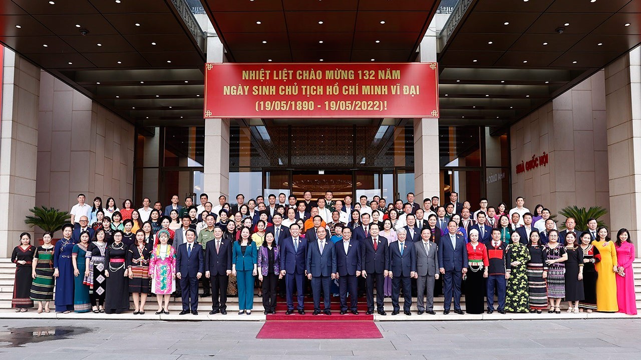 Chủ tịch nước Nguyễn Xuân Phúc, Thủ tướng Phạm Minh Chính, Chủ tịch Quốc hội Vương Đình Huệ với các đại biểu.