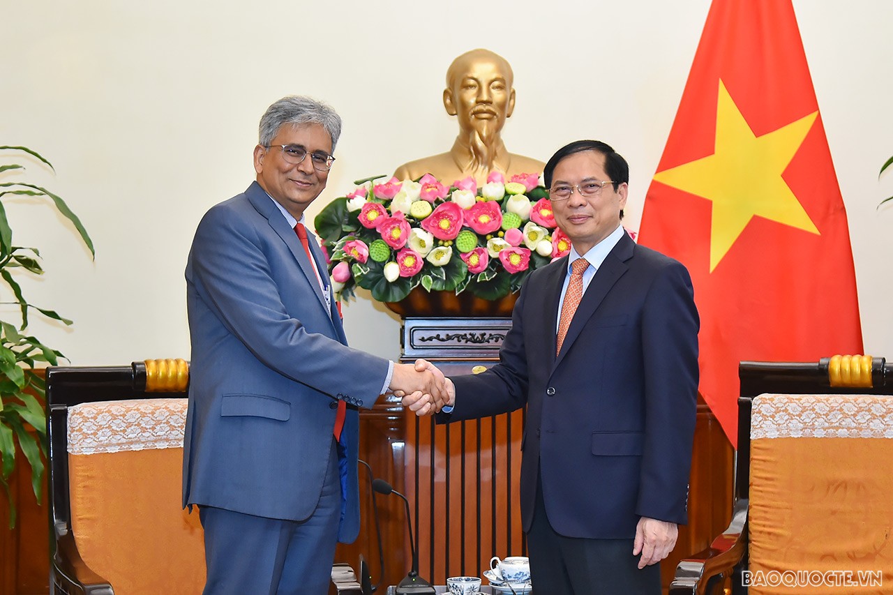 Ngày 30/5/2022, Bộ trưởng Ngoại giao Bùi Thanh Sơn tiếp Thứ trưởng Ngoại giao Ấn Độ. (Ảnh: Tuấn Anh)