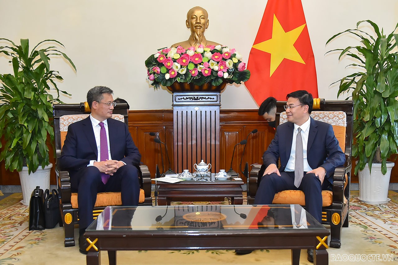 Ngày 30/5/2022, Thứ trưởng Ngoại giao Phạm Quang Hiệu tiếp Tổng Lãnh sự Trung Quốc tại TP Hồ Chí Minh. (Ảnh: Tuấn Anh)