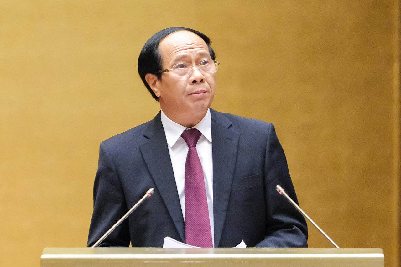 Phó Thủ tướng Chính phủ Lê Văn Thành trình bày Báo cáo đánh giá bổ sung kết quả thực hiện kế hoạch phát triển kinh tế - xã hội và ngân sách nhà nước năm 2021; tình hình thực hiện kế hoạch phát triển kinh tế - xã hội và ngân sách nhà nước những tháng đầu năm 2022.