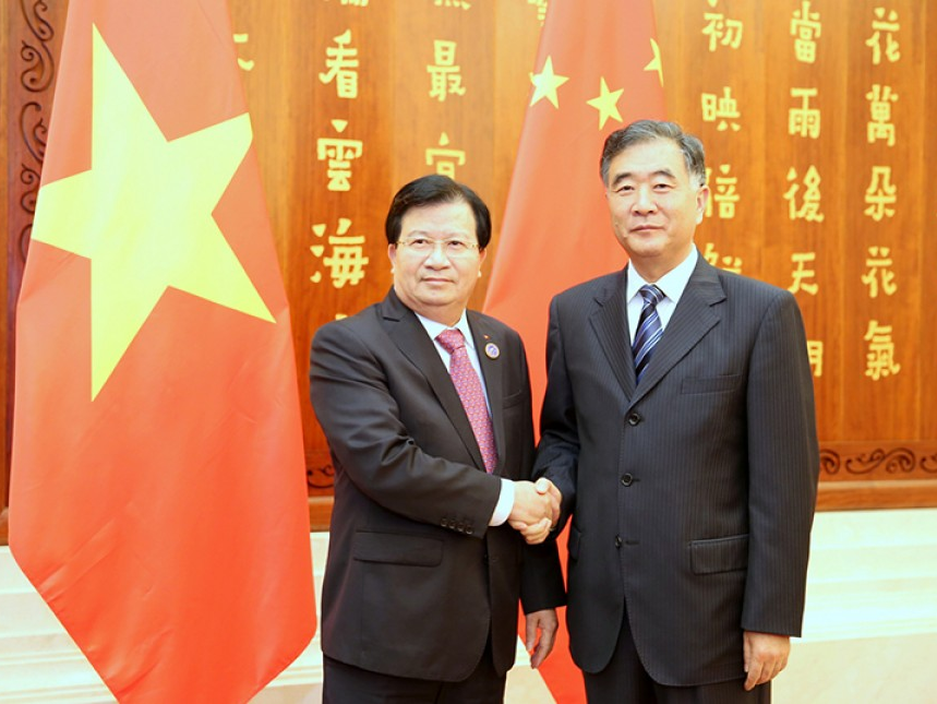 Phó Thủ tướng Trịnh Đình Dũng hội kiến Phó Thủ tướng Trung Quốc Uông Dương