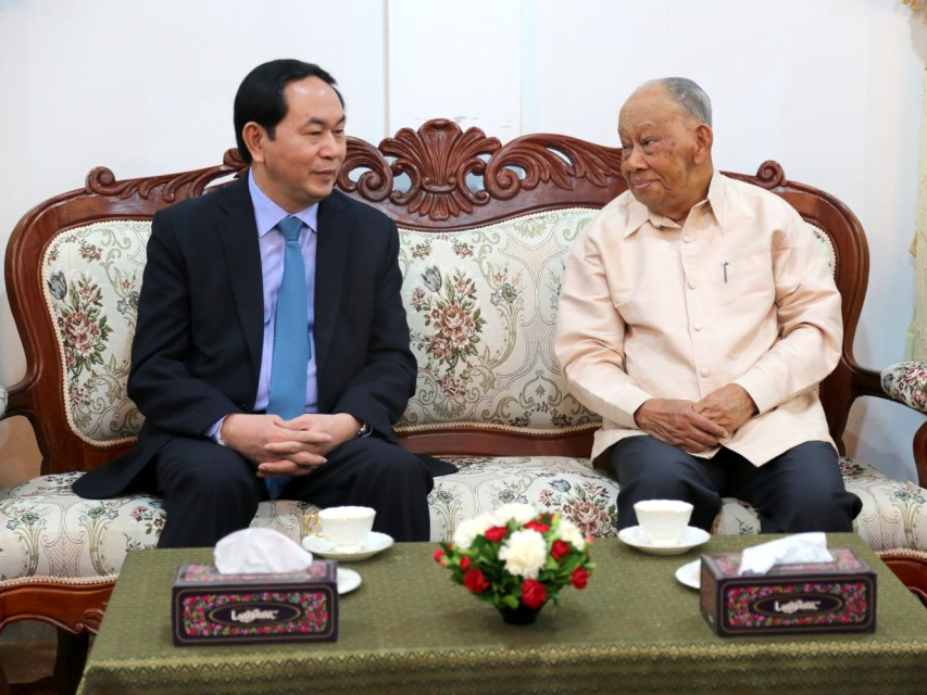 Chủ tịch nước thăm nguyên Chủ tịch nước Lào Khamtay Siphandon