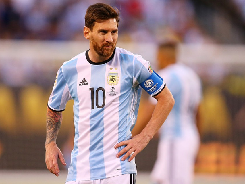 Messi chia tay ĐT Argentina sau thất bại ở Copa America 2016