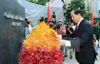 State leader pays homage to late President Ho Chi Minh