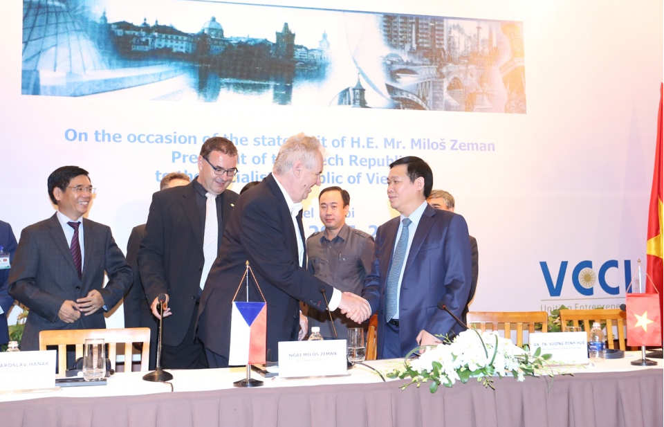 Tổng thống Cộng hòa Czech dự Diễn đàn doanh nghiệp hai nước