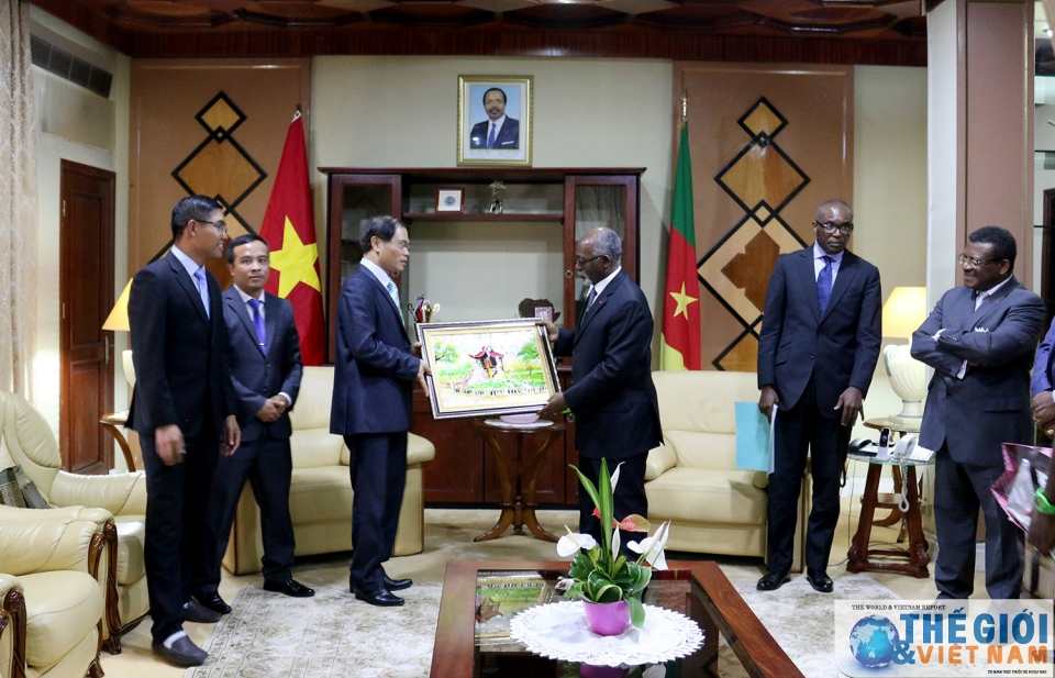 Đại sứ Phạm Anh Tuấn thăm và làm việc tại Cameroon