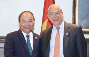 Thủ tướng Nguyễn Xuân Phúc làm việc với cựu Thủ tướng Canada Jeans Chretien