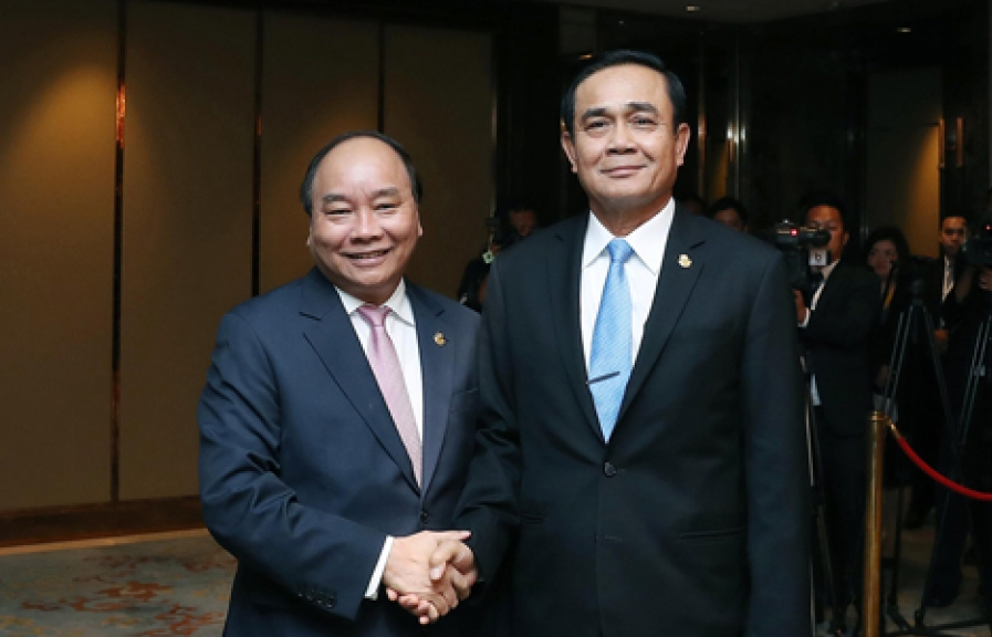 Thủ tướng Nguyễn Xuân Phúc gặp Thủ tướng Thái Lan bên lề ACMECS 8