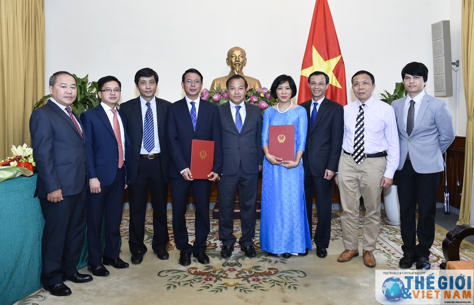 Thứ trưởng Vũ Hồng Nam trao quyết định bổ nhiệm, điều động cán bộ lãnh đạo cấp Vụ